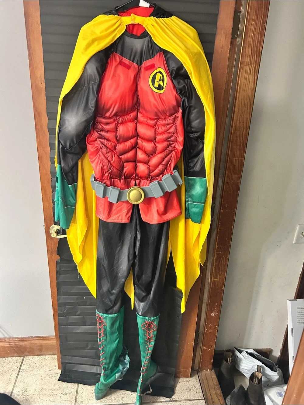 Superhero Robin Costume with Yellow Cape - Red/Black/Green